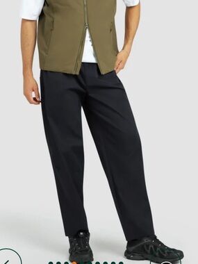 Manors Pleated Light Pants - Black